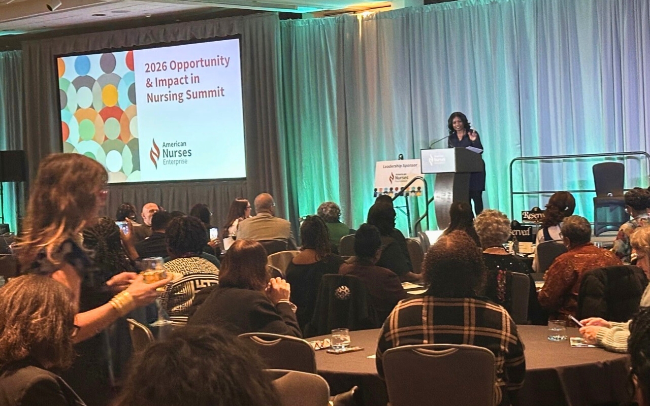 katie-boston-leary-nursing-summit-speech-addressing-crowd katie-boston-leary-nursing-summit-speech